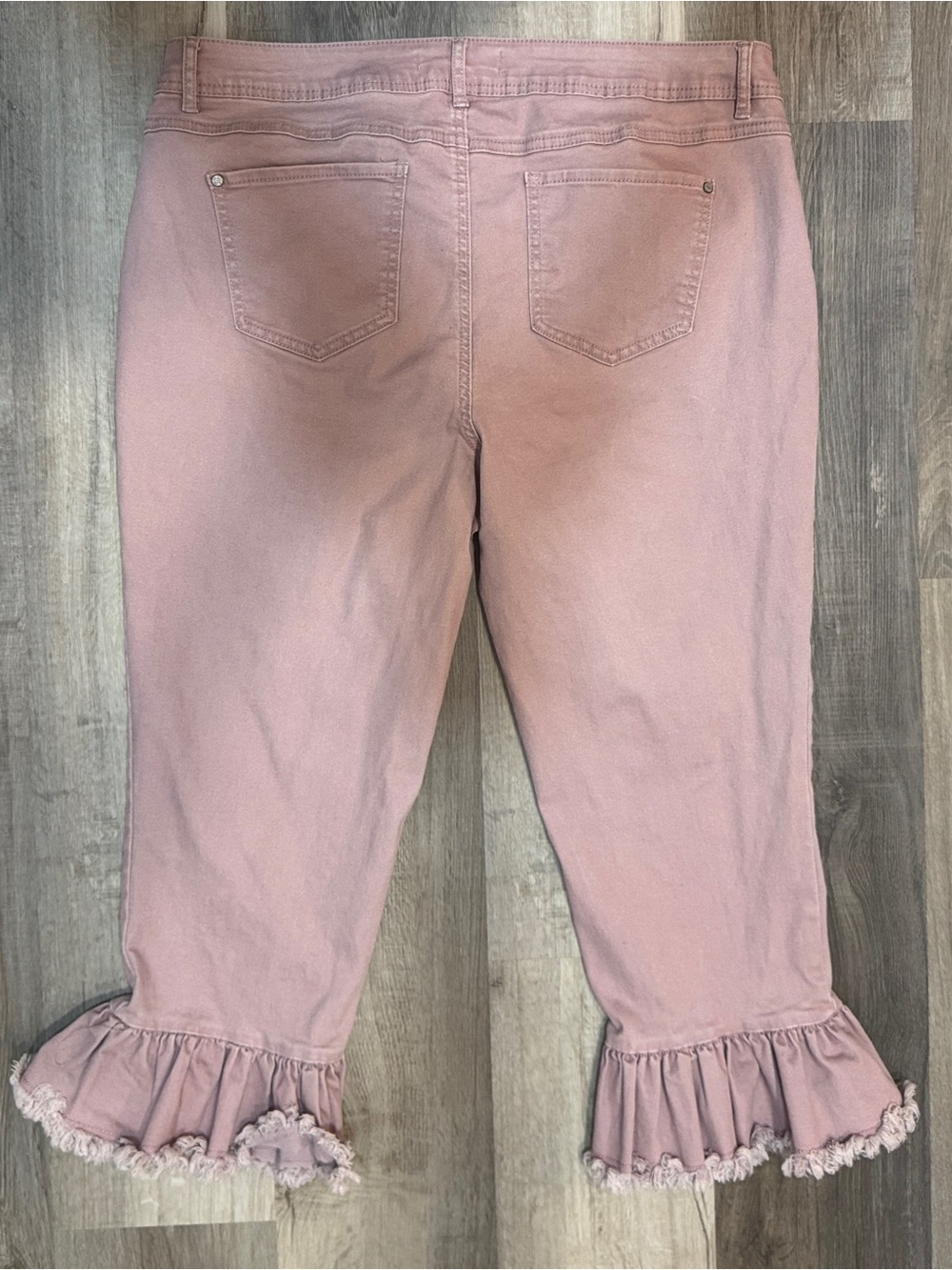 Women’s Dusty Rose Capris Ruffle Hem Pants - Picture 2 of 9